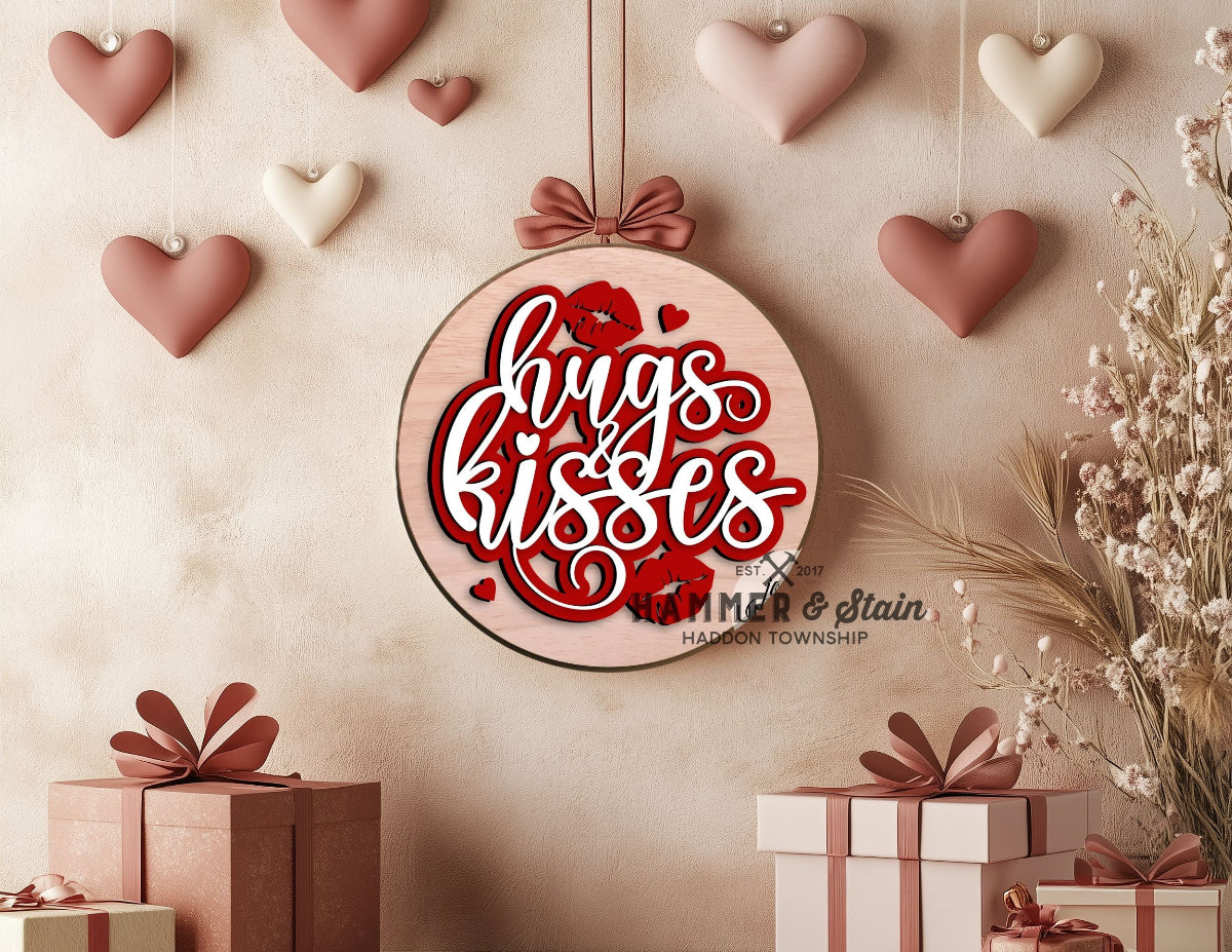 Gor hanger with the words hug and kisses